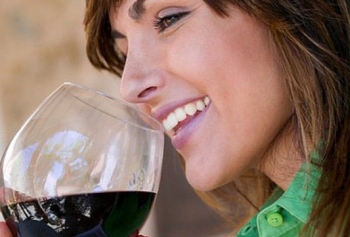 7 lý do nên uống một ly rượu vang mỗi ngày